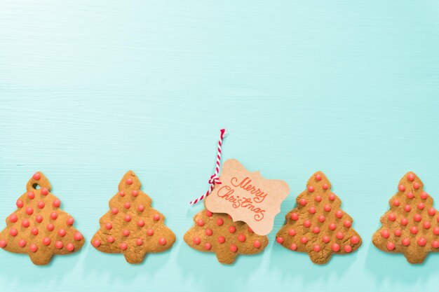 Biscoitos de gengibre tradicionais feitos em casa como presentes de comida.