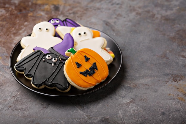 Biscoitos de Halloween decorados com glasura real