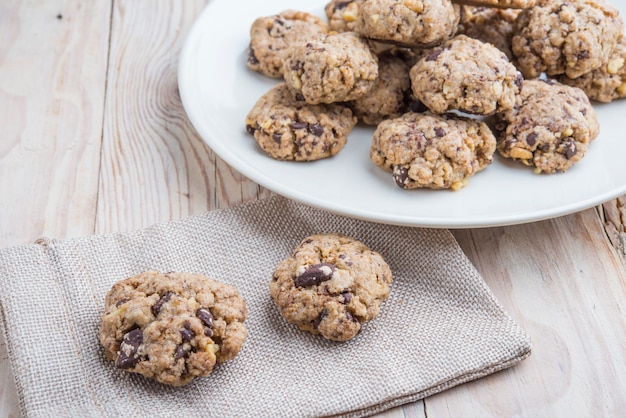 Biscoitos de manteiga de aveia e amendoim com sementes de abóbora e canela