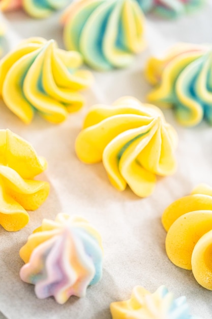 Biscoitos de merengue de unicórnio