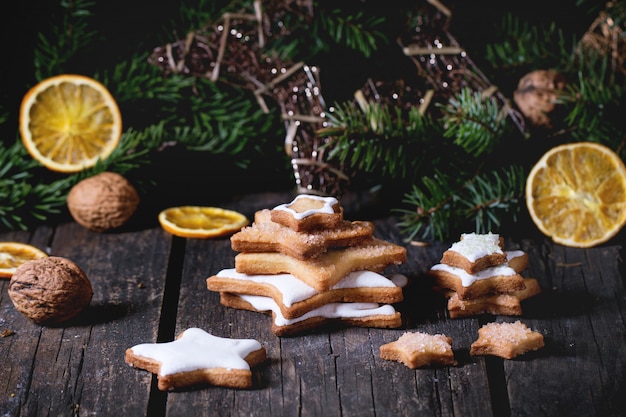 Biscoitos de Natal com decoração festiva