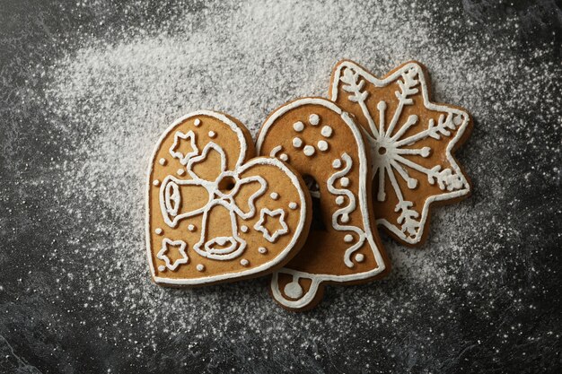 Biscoitos de natal e açúcar em pó