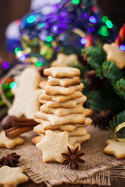 Foto biscoitos de natal e enfeites de natal