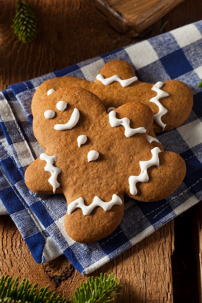 Foto biscoitos de natal na mesa