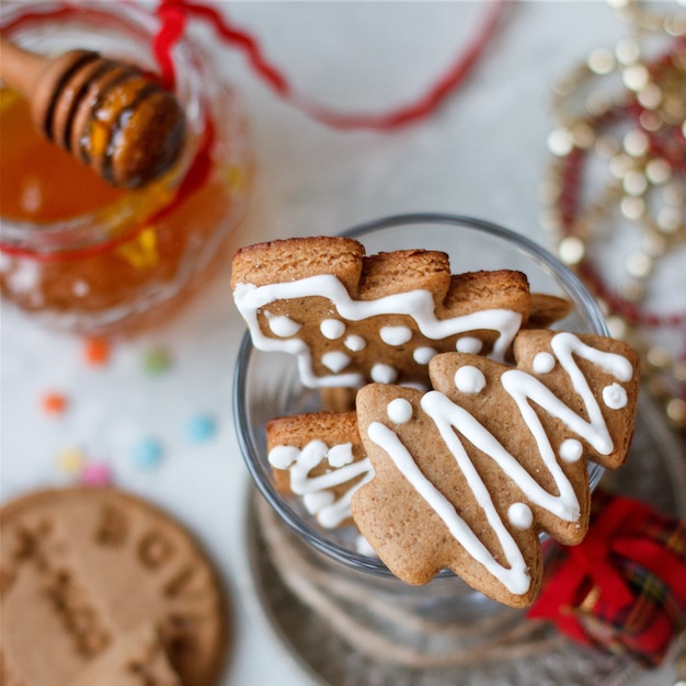 Biscoitos de Natal um pinheiro, em um copo, a vista de cima