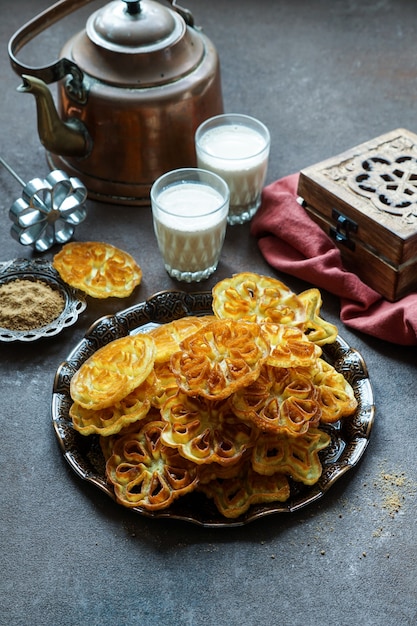 Biscoitos de rosa indianos, achappam, comida de natal indiana Achu Murukku