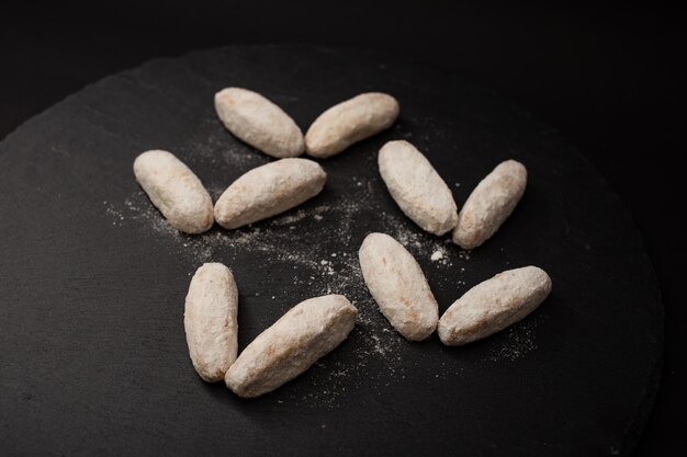 Biscoitos deliciosos doces de confeiteiro açúcar em pó