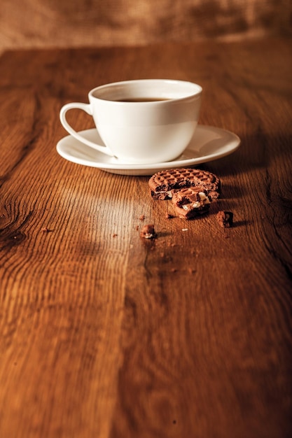 Biscoitos doces com uma xícara de café