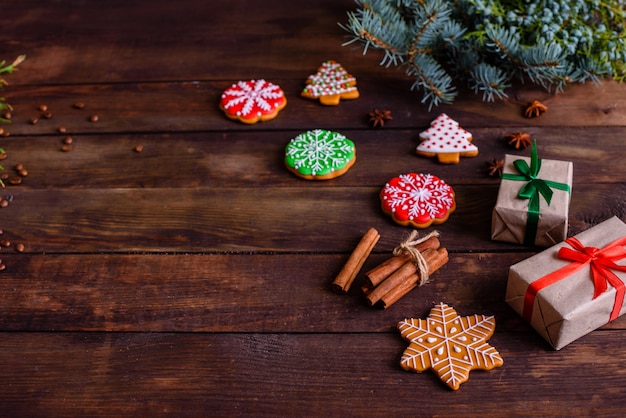 Biscoitos e presentes caseiros de gengibre de Natal