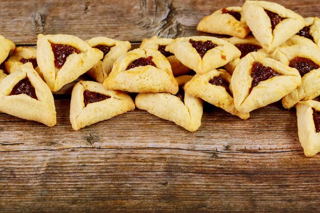 Biscoitos judeus recheados com geléia para o feriado de purim.