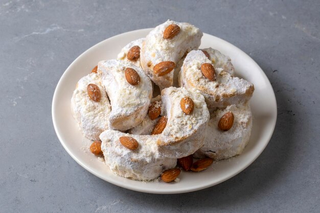 Foto biscoitos kavala tradicionais com amêndoa