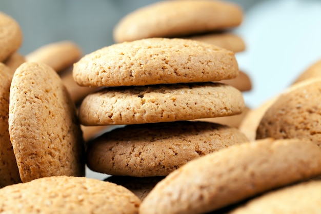 Biscoitos porosos assados com aveia não muito doce biscoitos secos e crocantes close up de biscoitos de aveia