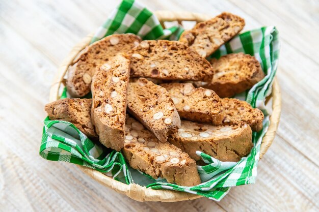 Biscotti auf dem Tisch für Tee Selektiver Fokus Essen