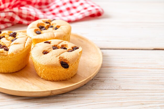 Biskuitkuchen mit Rosinen