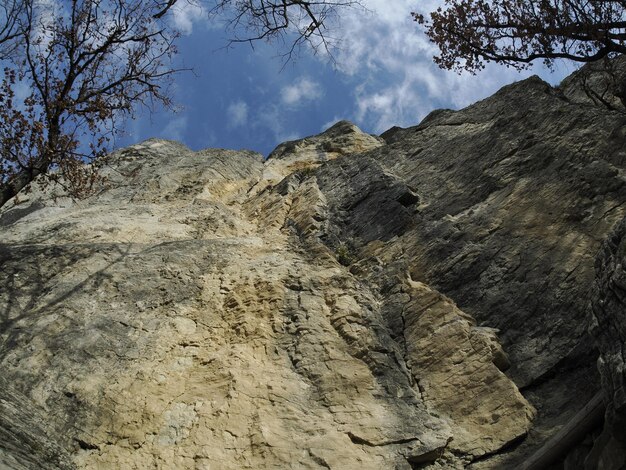 Bismantova piedra una formación rocosa en los Apeninos toscano-emilianos (Italia)