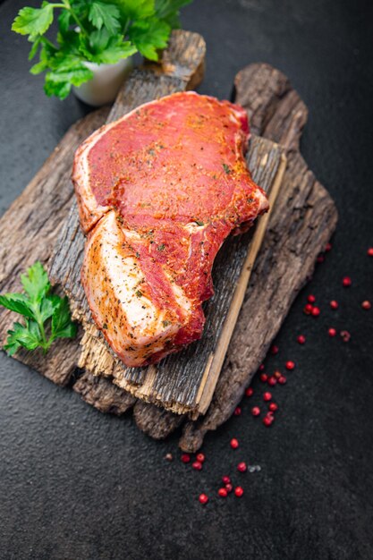 bistec cerdo especias carne cruda ternera cordero porción fresca comida saludable comida dieta merienda en la mesa