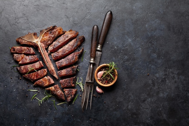 Bistec de ternera porterhouse a la parrilla Lonchas de chuletón