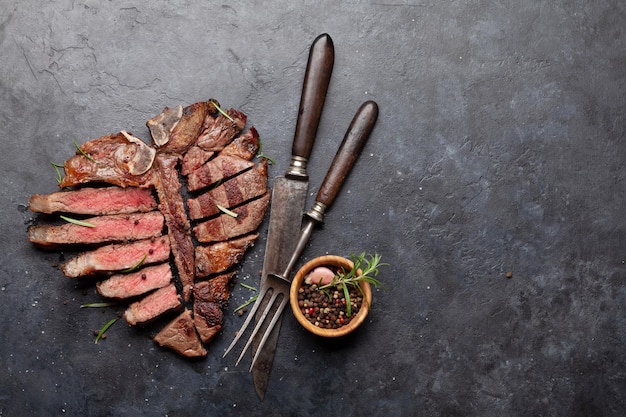 Bistec de ternera porterhouse a la parrilla Lonchas de chuletón