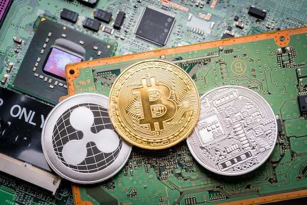 Bitcoin, a moeda digital em estúdio na placa-mãe