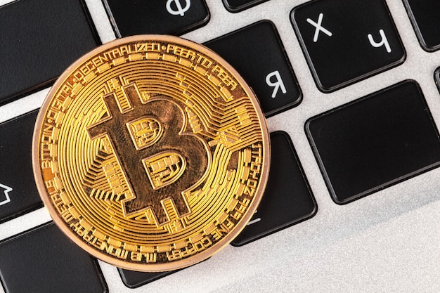 Bitcoin auf Laptoptastatur