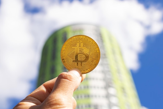 Bitcoin en el contexto del edificio alto moderno