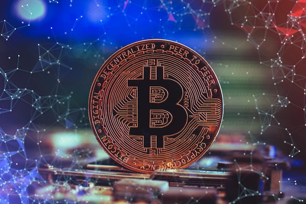 Bitcoin cryptocurrency nueva versión sobre fondo de placa de circuito electrónico de computadora Dinero de criptomoneda virtual Bitcoin golden