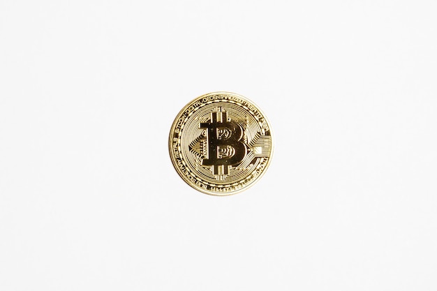 Bitcoin de criptomoeda isolado em Backgorund branco