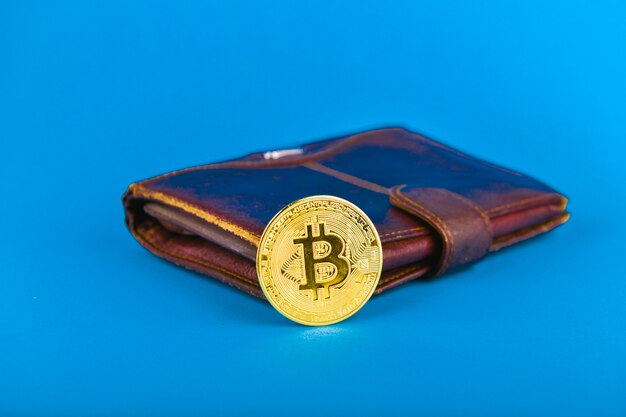 Bitcoin Kaufkonzept. Bitcoin und Geldbörse.