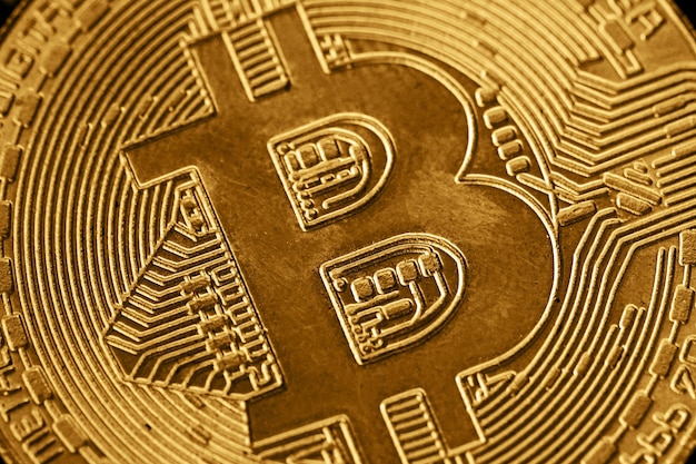 Bitcoin-Konzept Digital Banking Gold-Bitcoins auf schwarzem Hintergrund