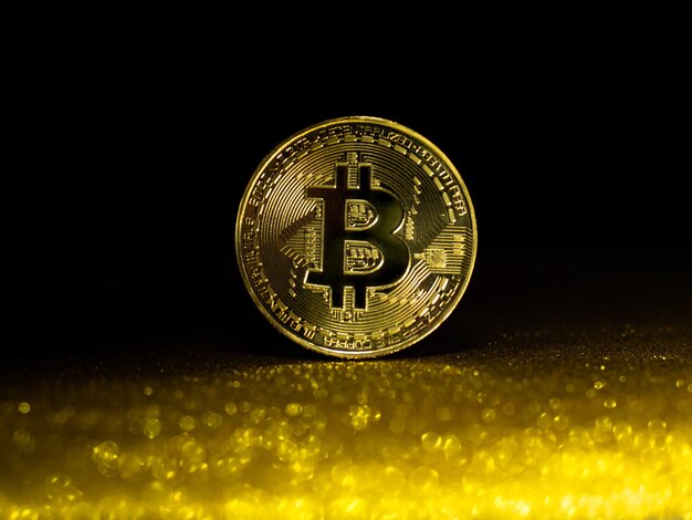 Bitcoin. Kryptowährung Gold Bitcoin, BTC. Makroaufnahme von Bitcoin-Münzen. Blockchain-Technologie, Bitcoin-Mining-Konzept.