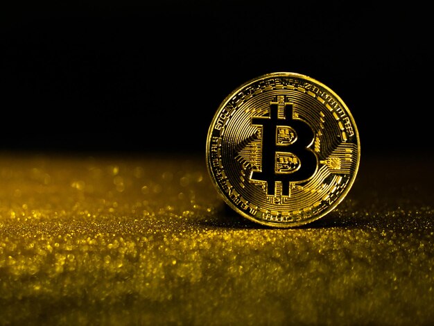 Bitcoin. Moneda criptográfica Gold Bitcoin, BTC. Tiro macro de monedas Bitcoin. Tecnología blockchain, concepto de minería bitcoin.