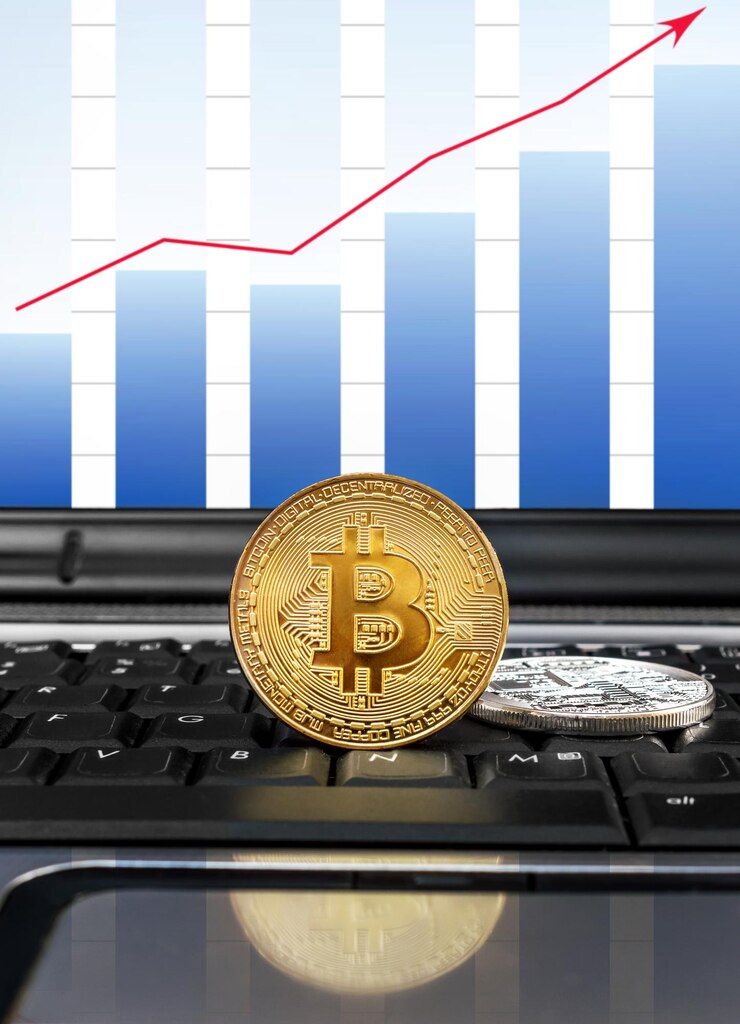 Foto bitcoin en el teclado de la computadora portátil con gráfico concepto de comercio electrónico y negocios
