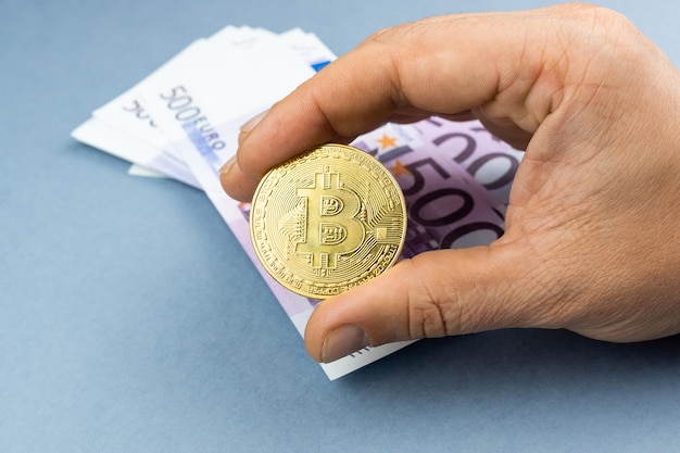 Bitcoin und Geld, Währung