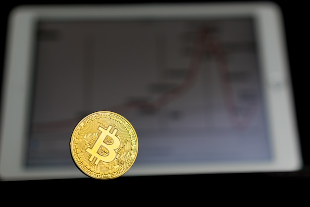 Bitcoin und Hintergrund des Diagramms auf Tabelle