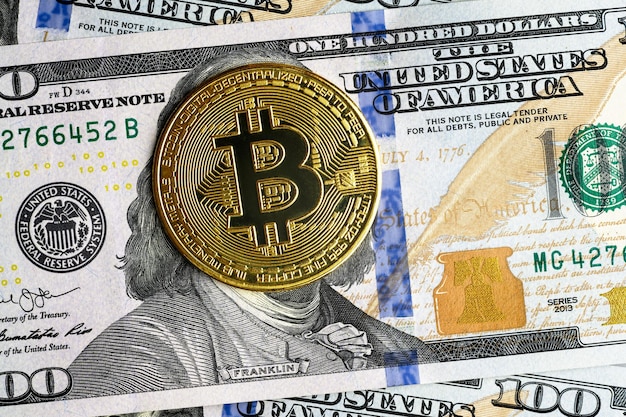 Bitcoin vs moedas de ouro do dólar americano na nota de 100 dólares