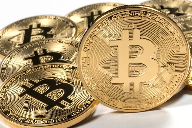 Bitcoins dorados. Nuevo dinero virtual.