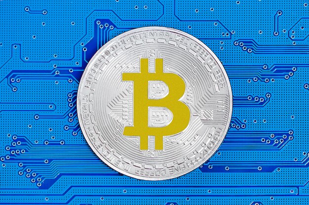 Bitcoins y nuevo concepto de dinero virtual. Bitcoin es una nueva moneda