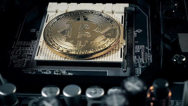 Bitcoins en la placa base. Moneda criptográfica Oro Bitcoin - BTC - Bit Coin.