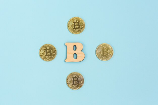 Bitcoins und hölzerner B-Buchstabe