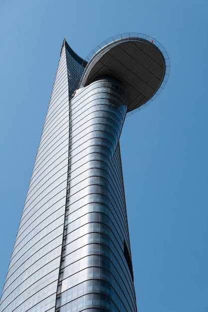 Bitexco Financial Tower com céu azul claro em Ho Chi Minh ou Saigon