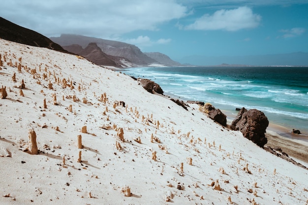 Bizarre Sandsteinformationen in der Mondlandschaft an der Küste der Kapverdischen Insel Sao Vicente