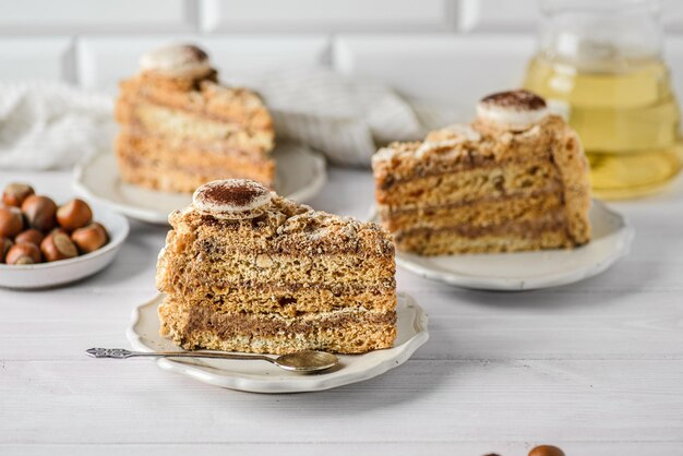 bizcocho de merengue con crema de nueces