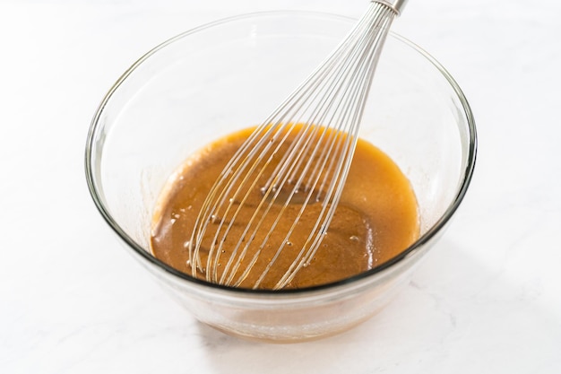 Bizcocho de pan de jengibre con relleno de caramelo