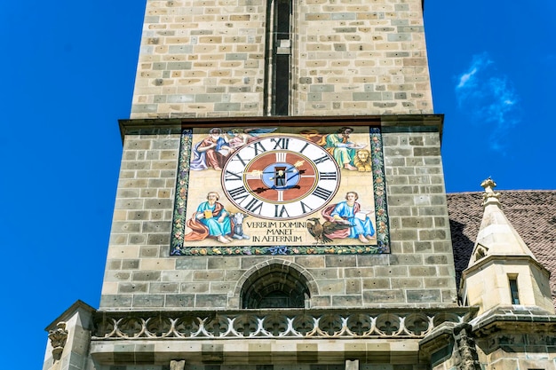Black Church Clock na parede em Brasov, Romênia