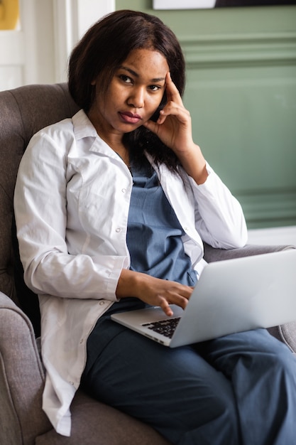 Black Doctor Telemedizin den Einsatz von Computer- und Telekommunikationstechnologien für den Austausch von medizinischen Informationen