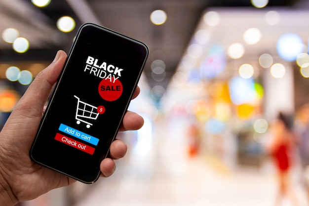 Black Friday Sale Banner, Hände kaufen mit Smartphones während Black Friday Sale