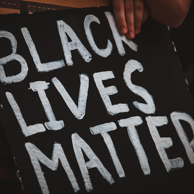 Foto black lives matter-aktivistenbewegung, die gegen rassismus protestiert und für gleichberechtigung kämpft demonstra