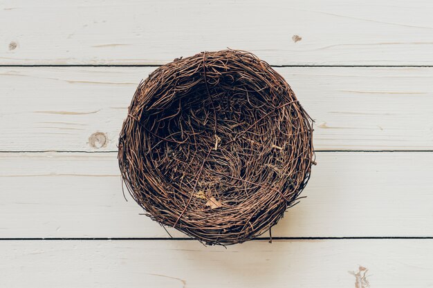 Foto blank nest auf holz hintergrund