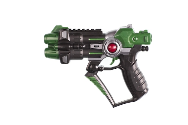 blaster de brinquedo isolado no fundo branco