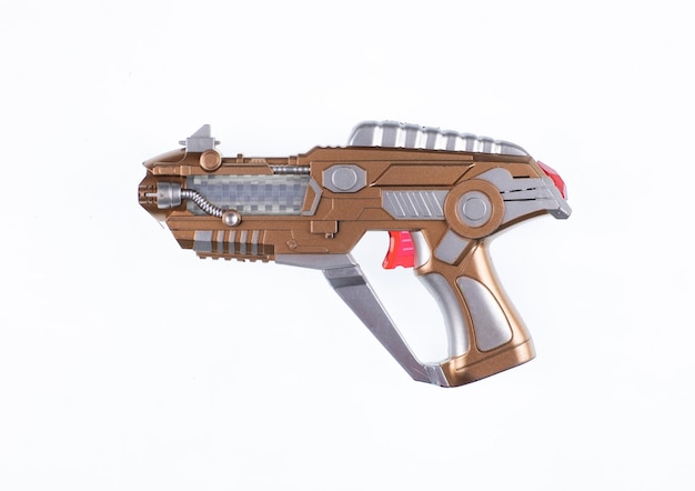 blaster de pistola futurista isolado no fundo branco